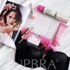 Must haves with @janellejaw. Lift a little or a lot! #upbra #regram #mondaze #upbrabra